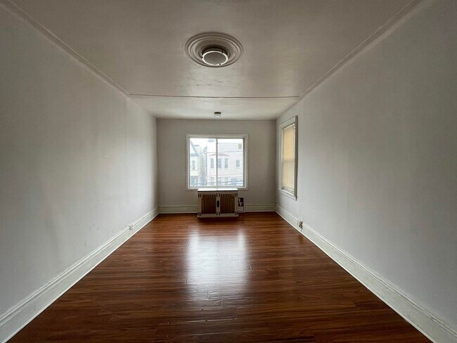 Foto del edificio - 302 Chapel Ave