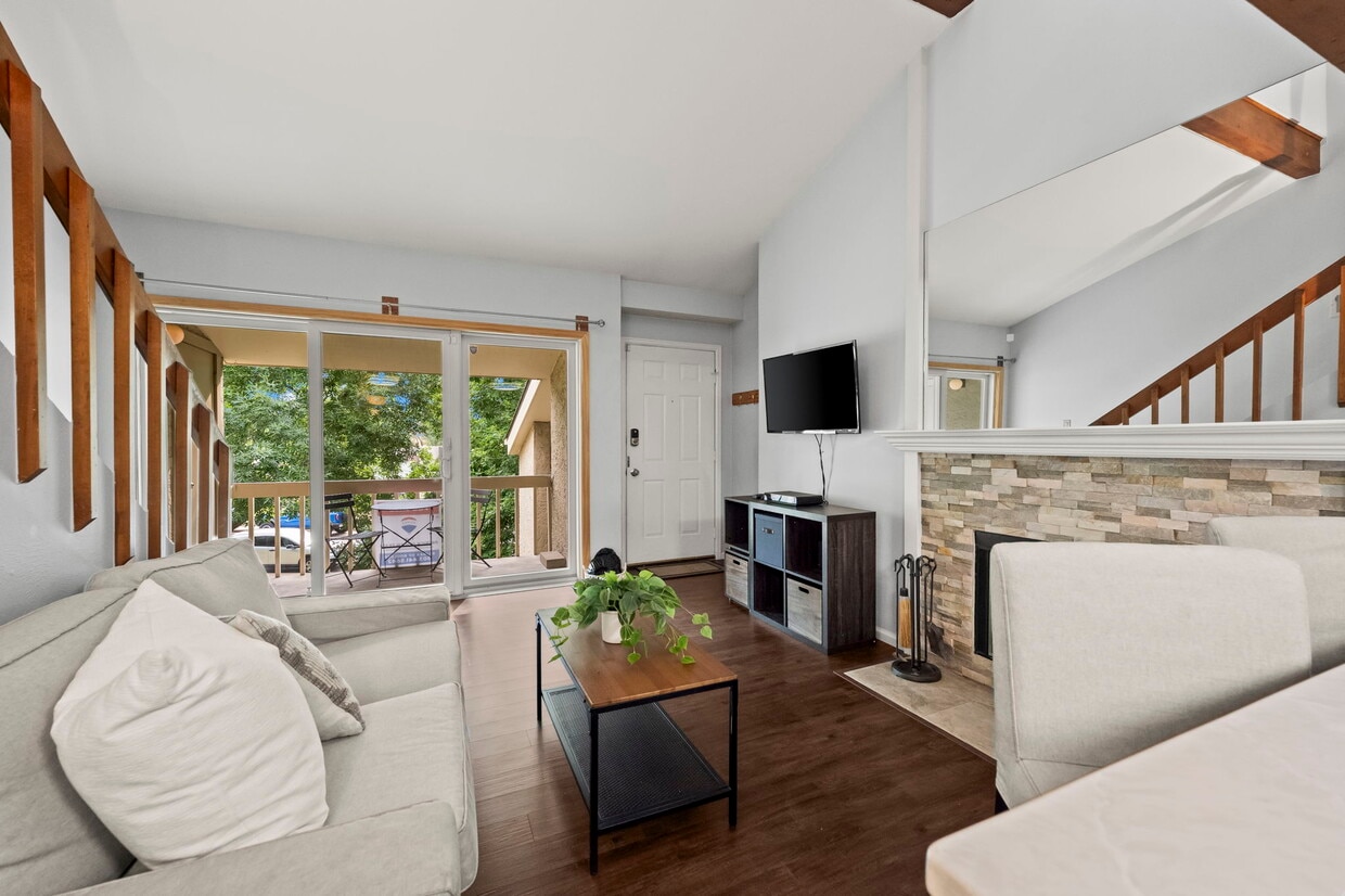 Primary Photo - 20 S Boulder Cir