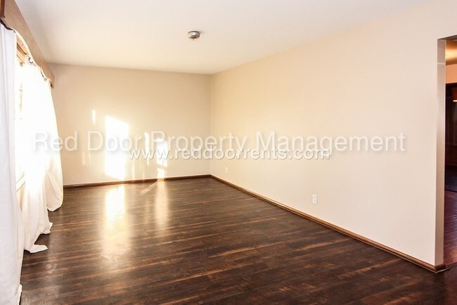 Building Photo - 111 Lantern Ln