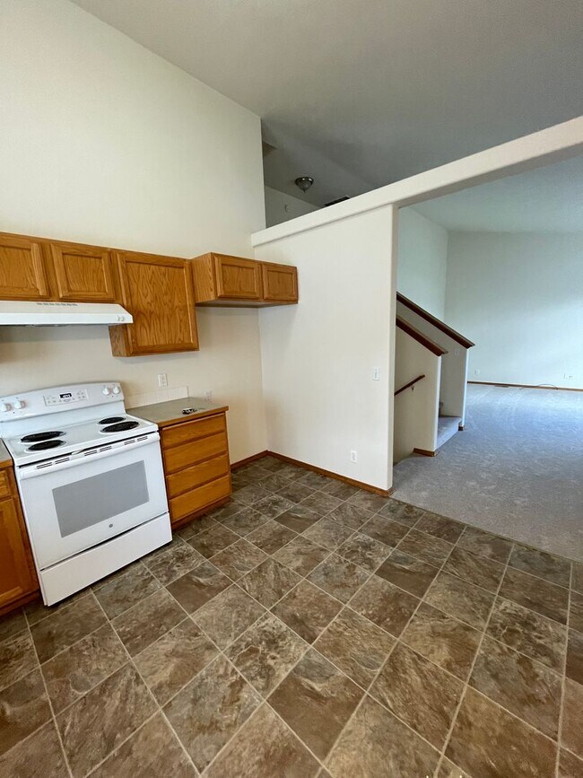 Building Photo - Beautiful 4 Bed-3 Bath House in CDA!