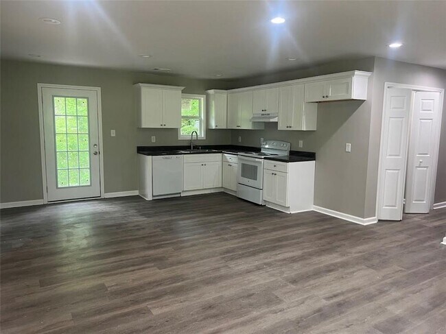 Foto del edificio - 1996 Chestnut Log Dr