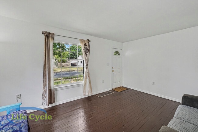 Building Photo - 2052 Collingwood Ave SW