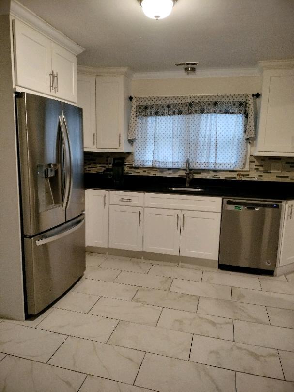 Foto del edificio - 953 Longbrook Ave