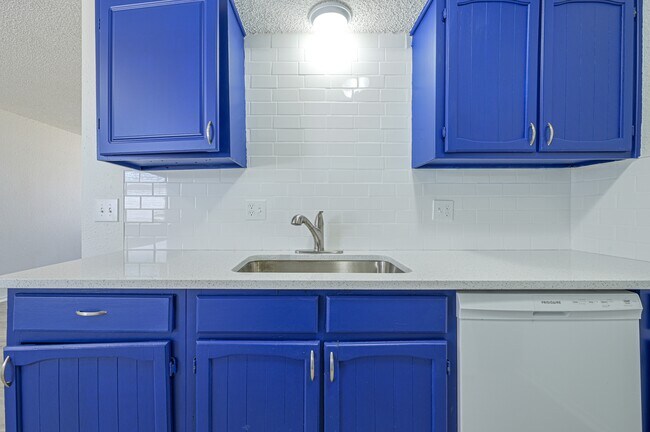 Building Photo - 10906 Penrith Ln