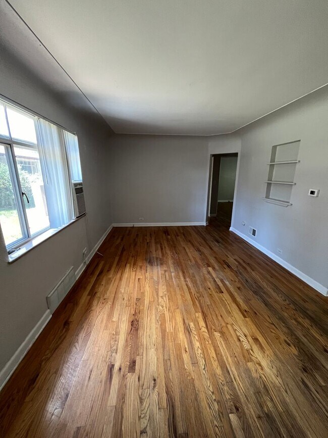 Building Photo - 2-Bed 1-Bath Duplex In Denver's University...