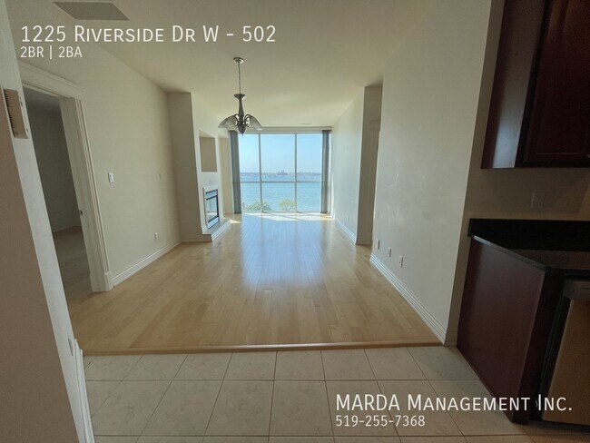Building Photo - WATERFRONT CONDO 2 BED/2 BATH CONDO -RIVERSIDE DR + HYDRO & GAS!