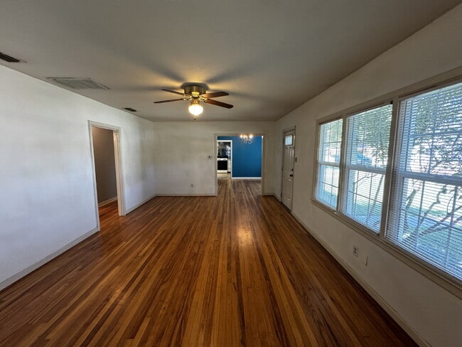 Foto del edificio - Stunning Home Located In Tech Terrace Minu...