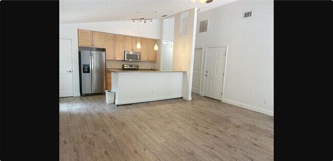 Building Photo - 209 7th St