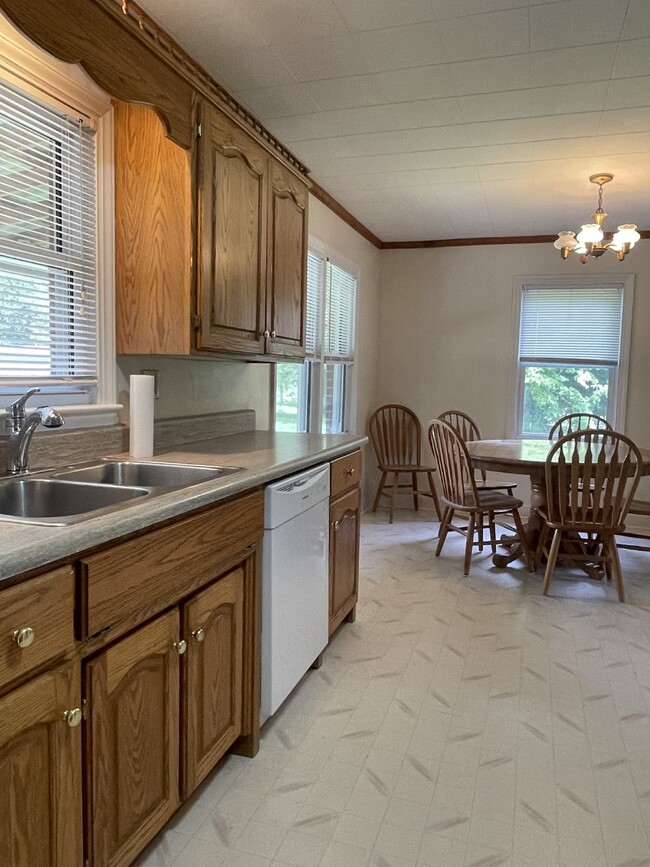 Foto del edificio - 3 bedroom, 2 bath 15 MINUTES  to Asheville...