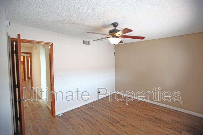 Building Photo - 2201 W Union Hills Dr