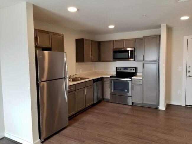 Building Photo - Miramonte Single Living
