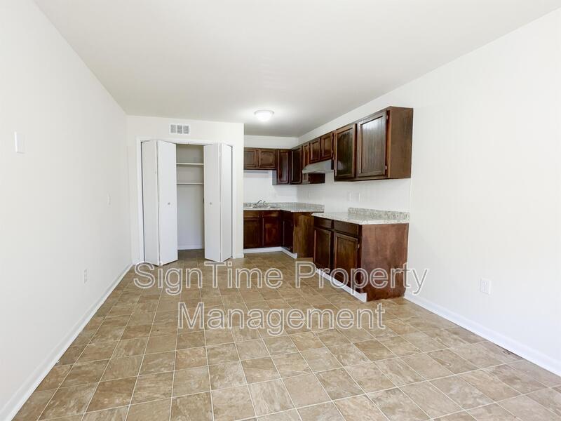 Foto principal - 225 Wakefield Rd