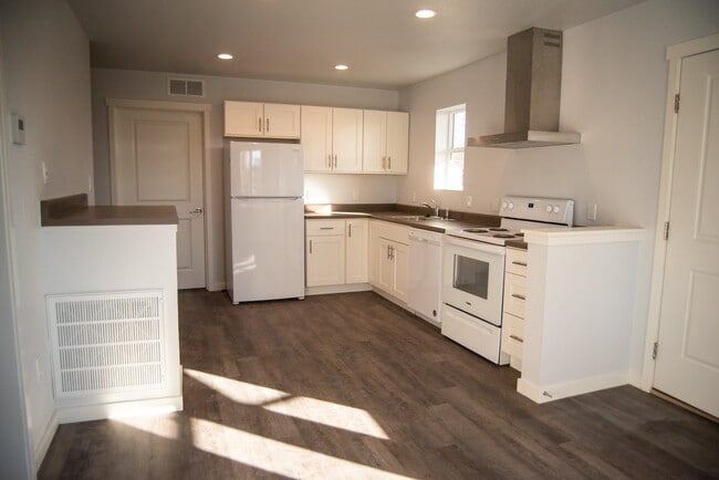 Building Photo - 223 S Hazel Ct