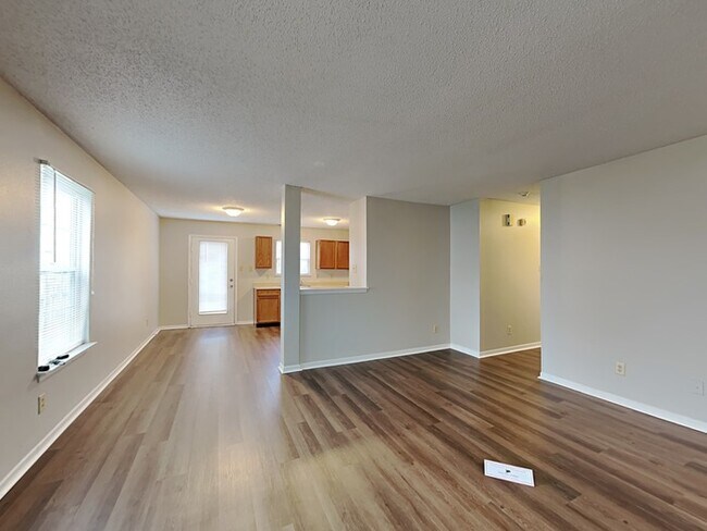 Building Photo - ADORABLE 3 bed 2.5 bath in Greenwood with ...