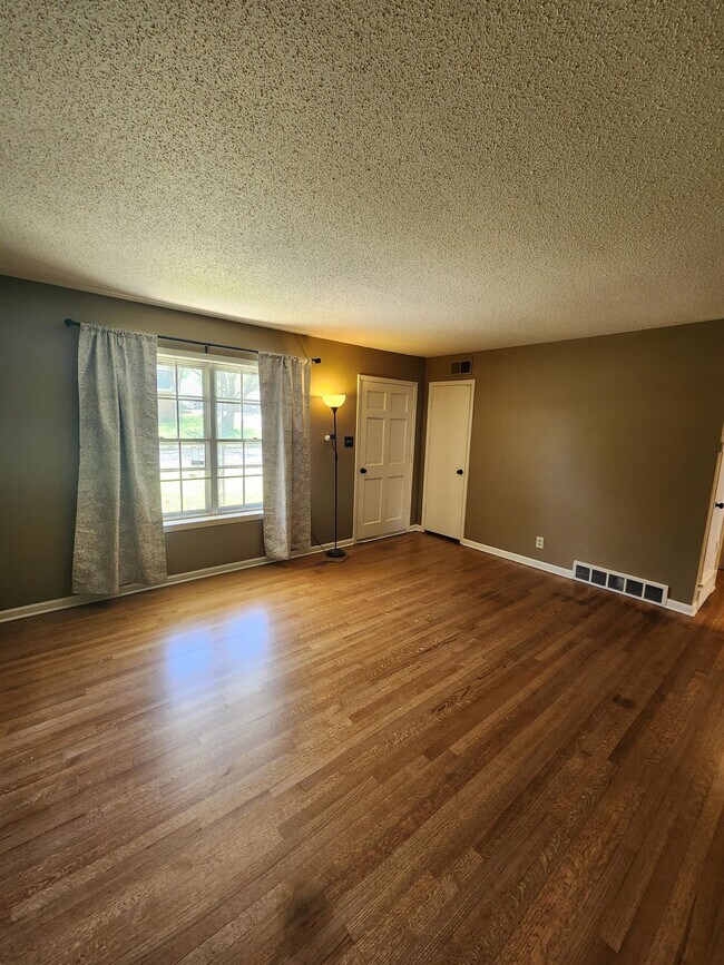 Building Photo - 2833 McCulley St