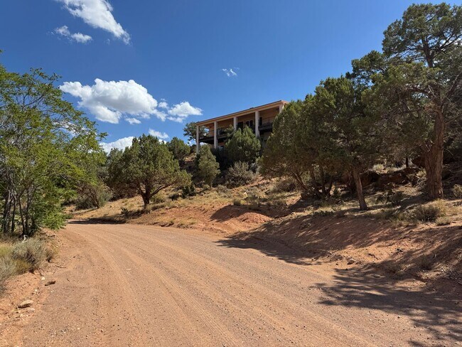 Foto del edificio - Truly unique and one of a kind Baker Reservoir home. Price Reduced! 3-Month Lease Option Available!