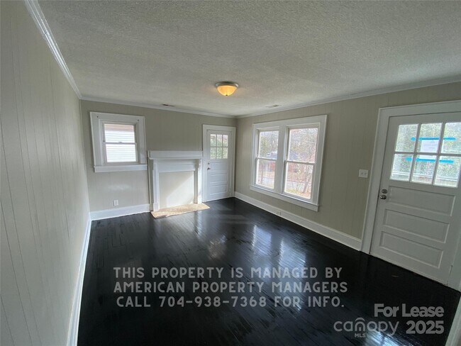 Building Photo - 69 Creswell Dr NE