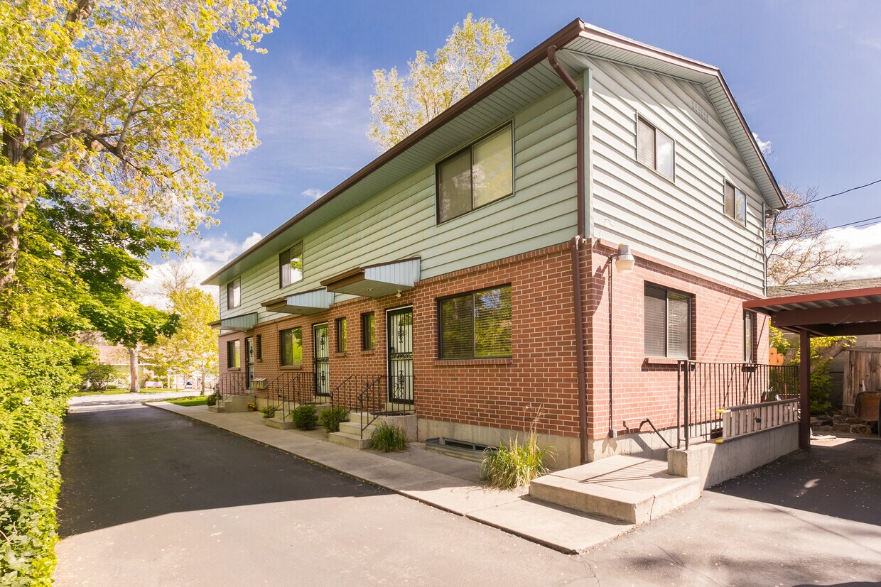 Tri-plex at 1166 E Garfield Ave - 1166 E Garfield Ave