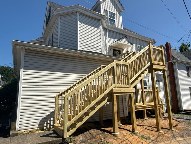 Interior Photo - 382 Forest Avenue