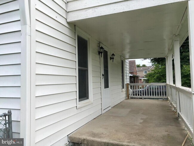 Building Photo - 13773 Travilah Rd