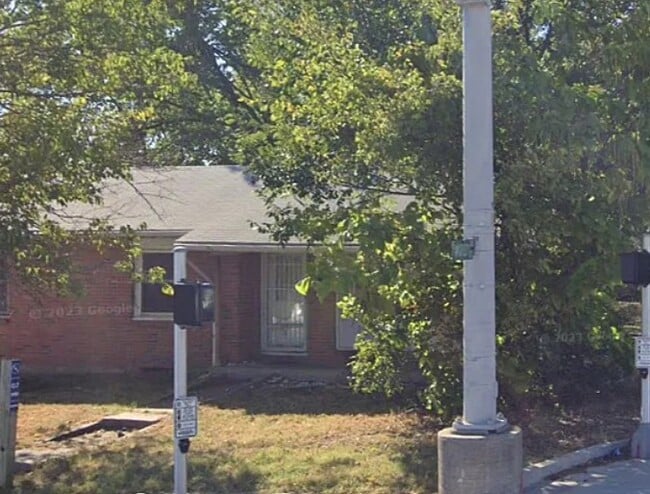 415 N Providence Rd