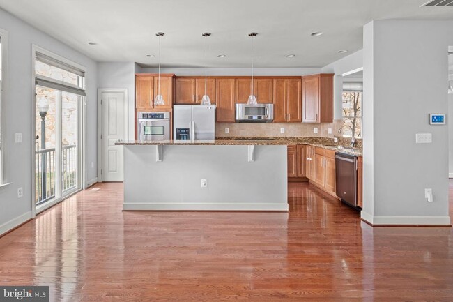 Building Photo - 3415 Kemper Rd