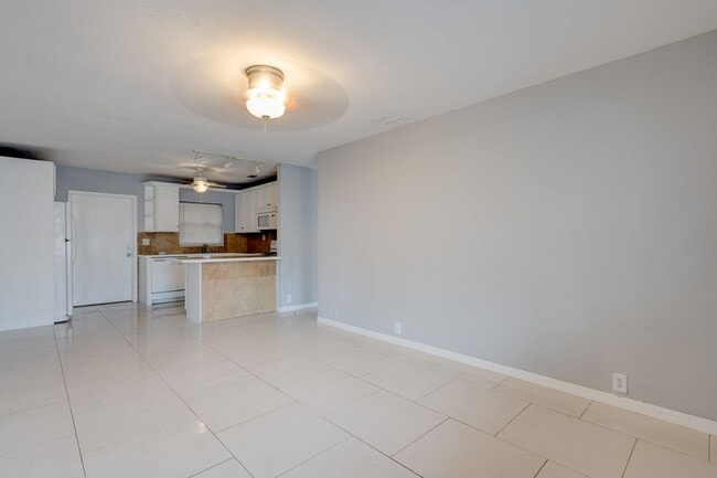 Foto del edificio - Updated East Delray Duplex | No HOA + Private Yard
