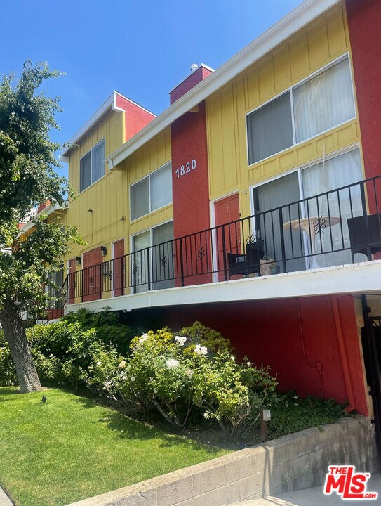Foto principal - 1820 S Bentley Ave