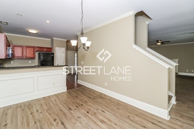 Building Photo - REDUCED!
