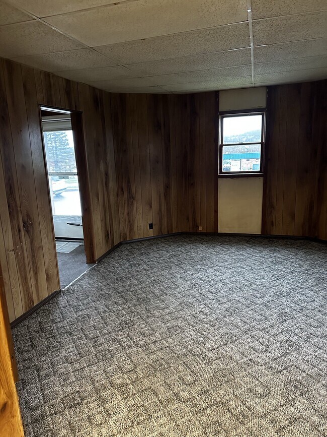 Building Photo - 512 S 8th St F1