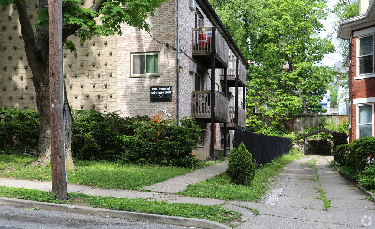 Building Photo - 2545 Hackberry St