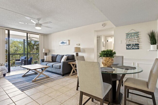 Building Photo - Beautifully Furnished Annual 2BR/2BA Condo...