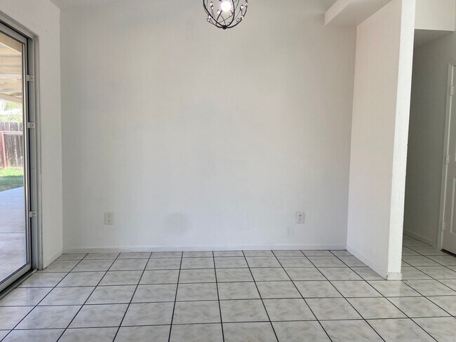 Building Photo - 1301 DEER CREEK ST. - 3 BED 2 BATH - TULARE
