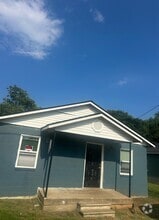 Building Photo - 13 Poplar St