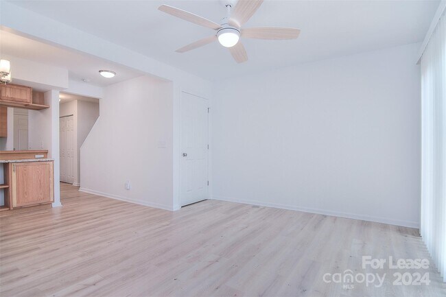 Foto del edificio - 660 Lex Dr