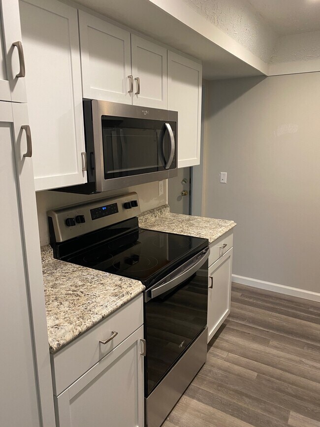 892 Chatham Ln Unit M, Columbus, OH 43221 Condo for Rent in Columbus