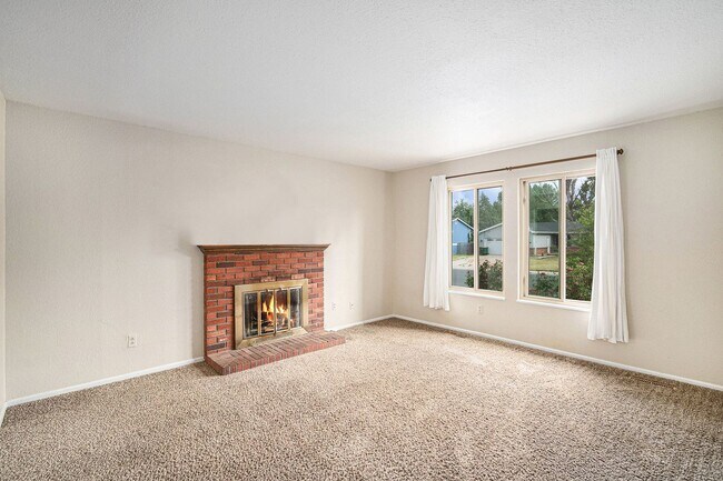 Foto del edificio - Updated 4-Bedroom Home in Village East – Available Now!
