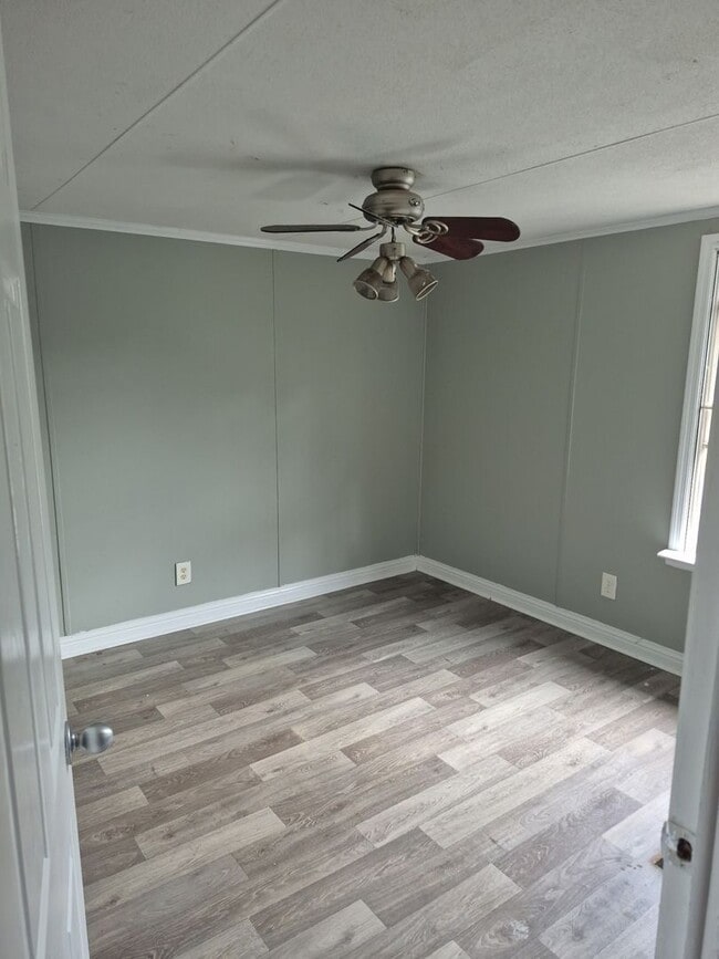 Building Photo - 3 bedroom 2 bath mobile home