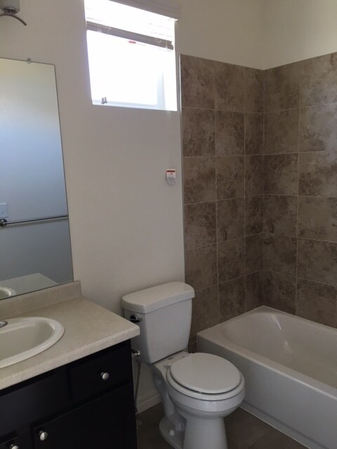 Building Photo - BEAUTIFUL 3 BED/3.5 BATH TOWNHOME
