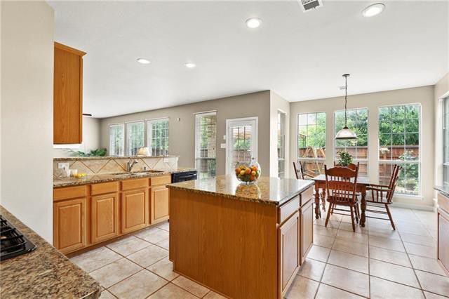 Building Photo - 1411 Golf Club Dr