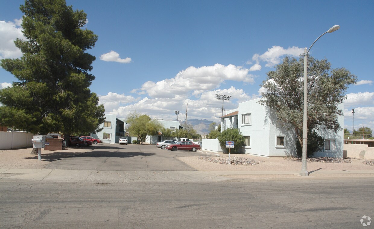 Foto principal - 2345 E 17th St
