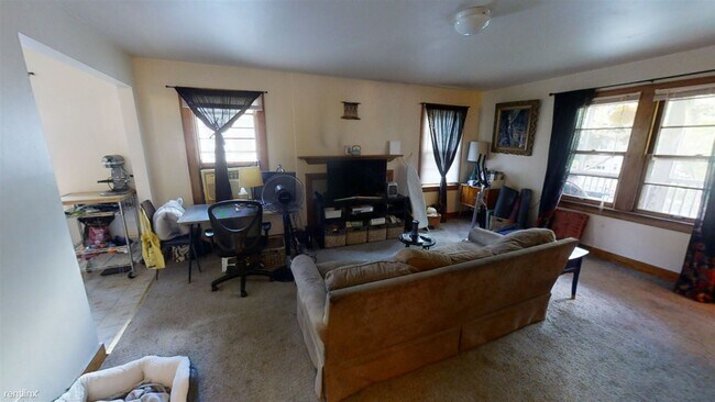 Foto del edificio - 2 br, 1 bath Triplex - 1514 Golden Ave Unit 2