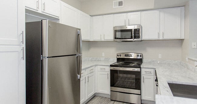 Building Photo - Willow Lake Apartments
