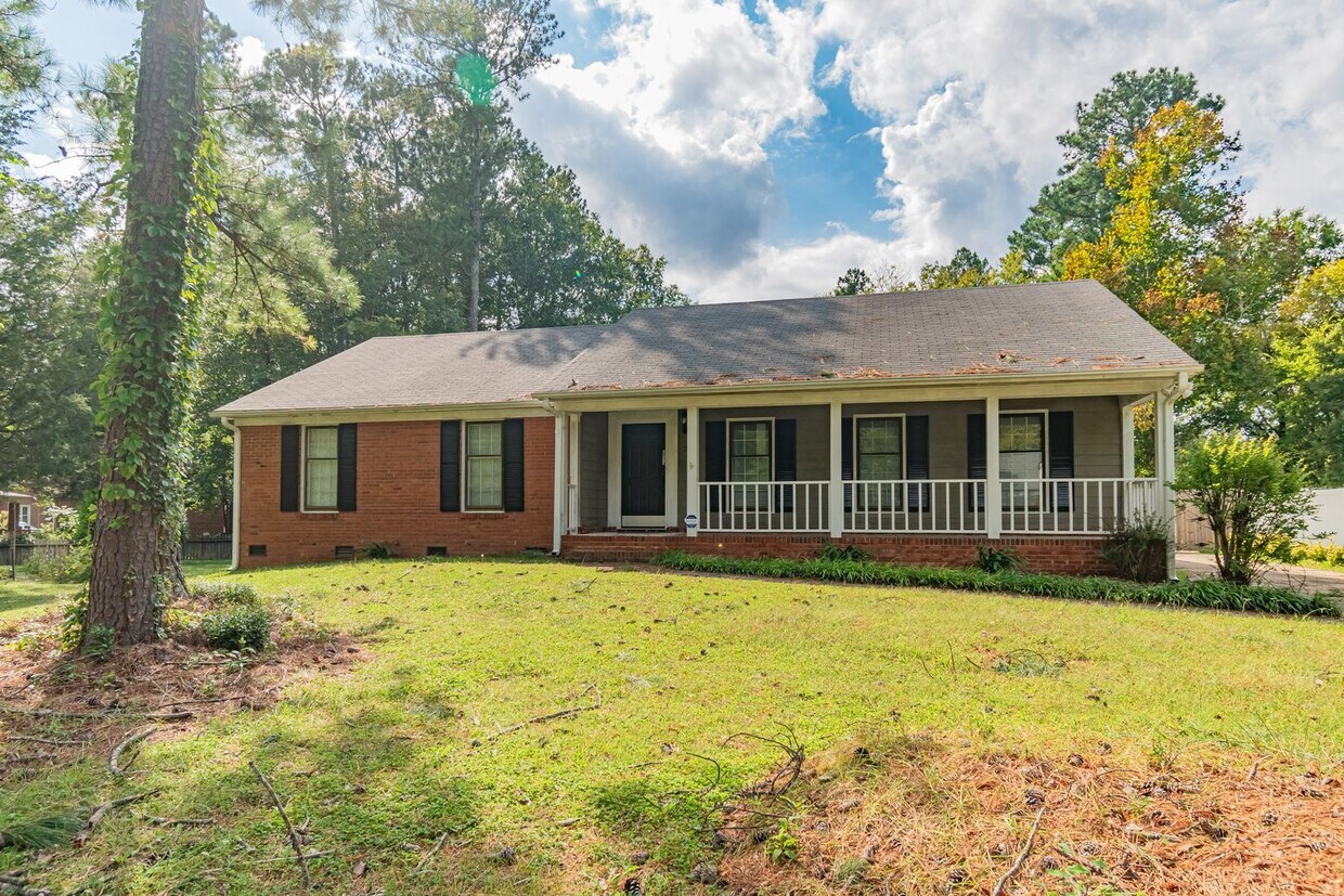 Primary Photo - Brick ranch home in Colony Woods