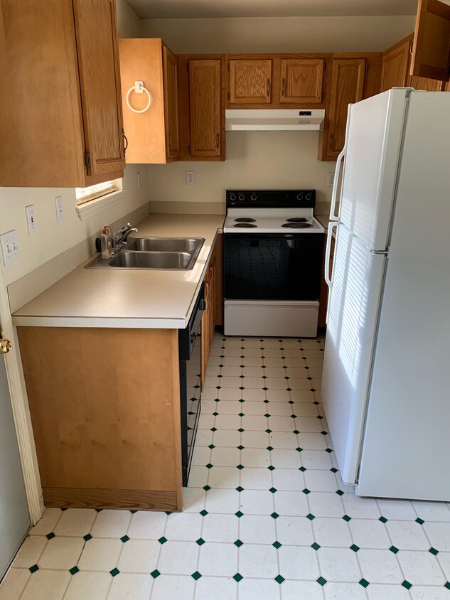 Primary Photo - 155 Dewey St