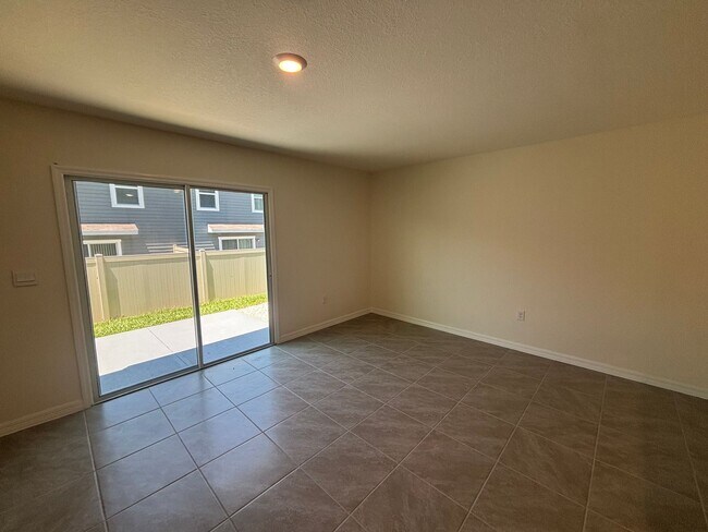 Building Photo - 3/2 Townhouse, Great Location