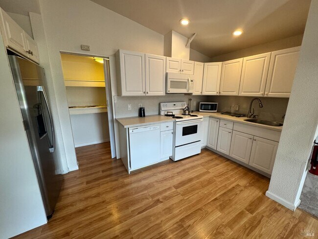 Foto del edificio - 3753 Santa Rosa Ave