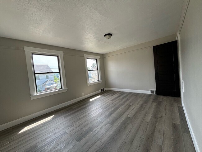 Building Photo - 929 Vankirk St