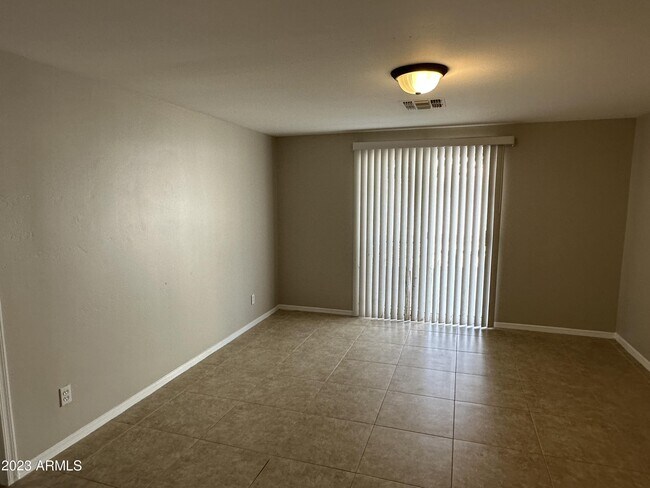 Building Photo - 3010 W Orangewood Ave