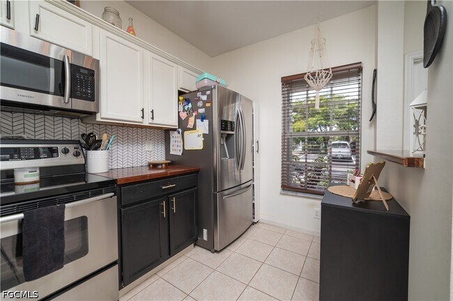 Foto del edificio - 10061 Lone Cypress St